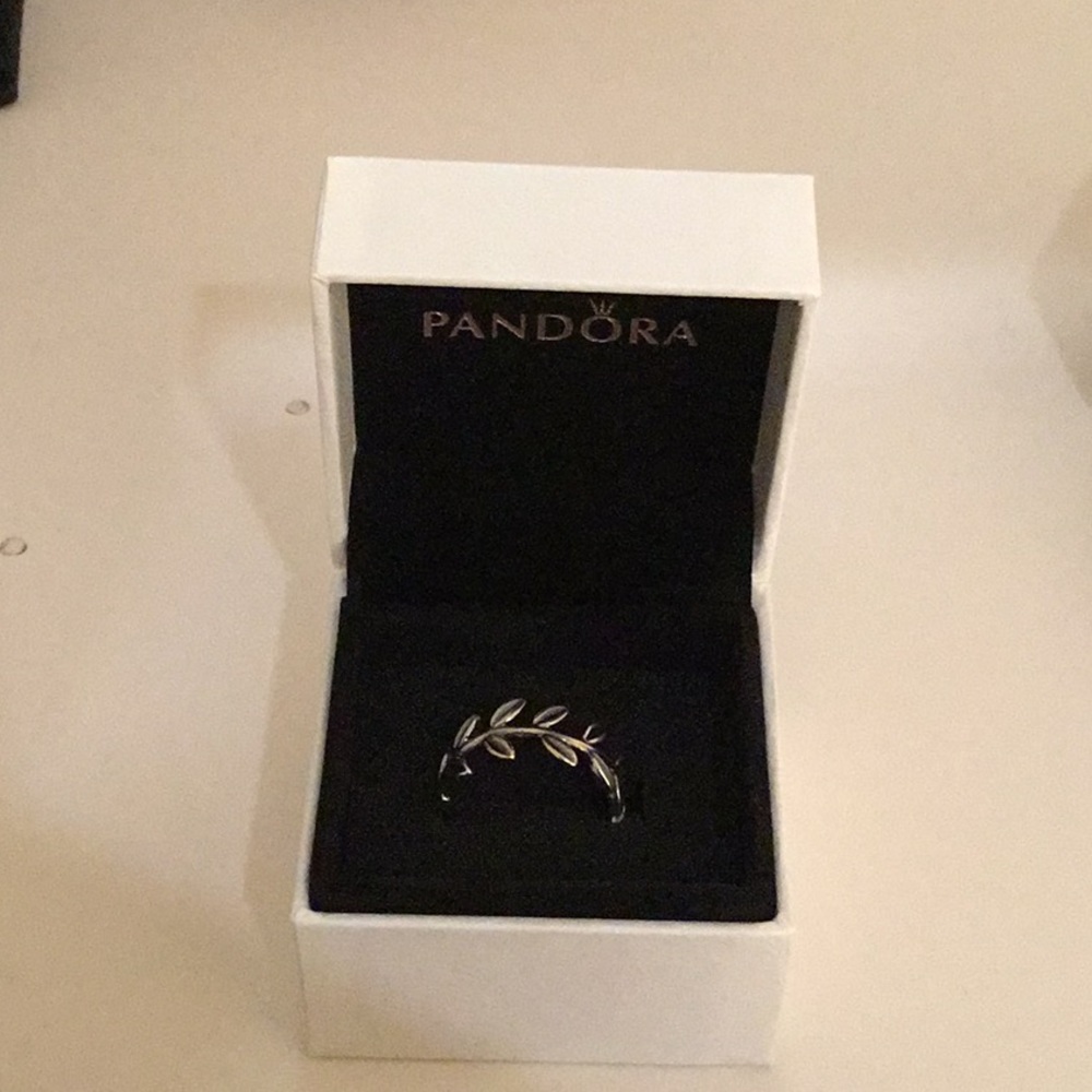 Pandora leaf ring